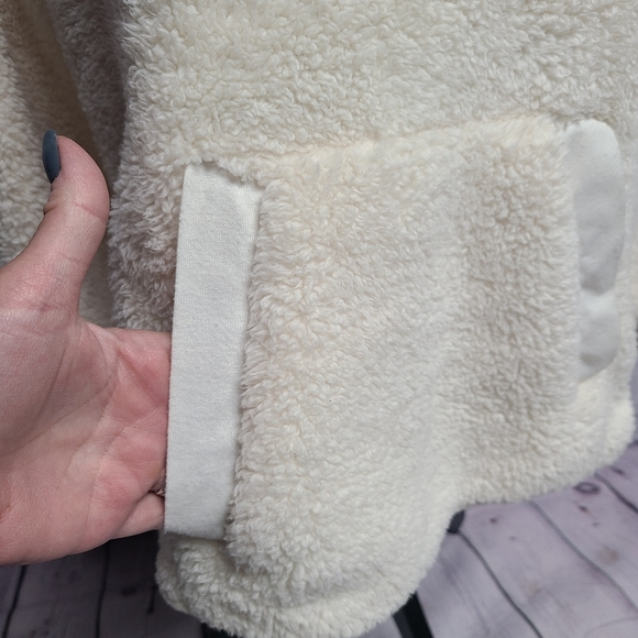 Adrienne Vittadini cozy warm pullover fleece. Medium. R - Picture 4 of 7